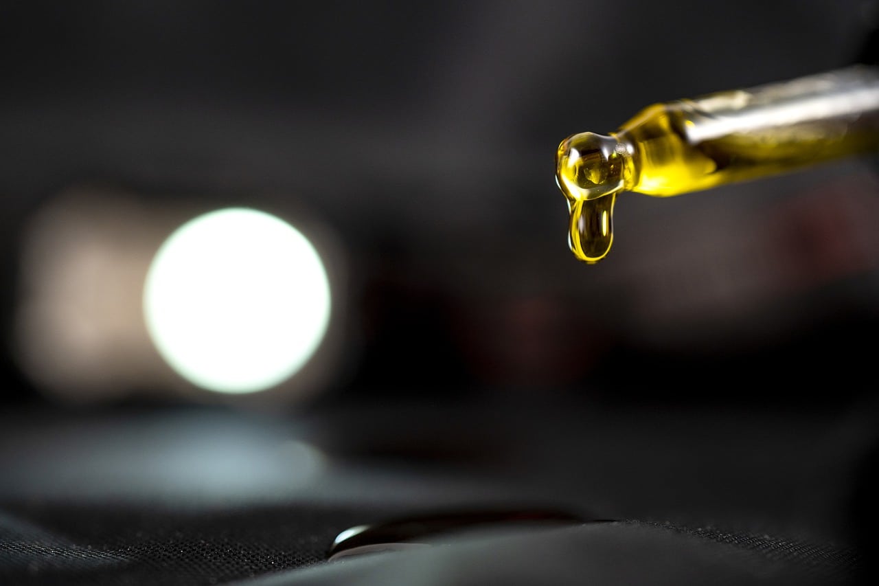 האם לשתיית יין יש תופעות לוואי בזמן נטילת CBD ?